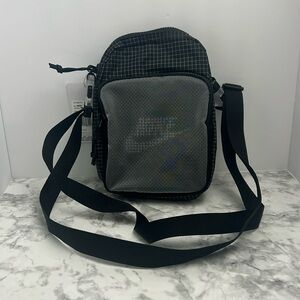 NEW NIKE UNISEX SHOULDER BAG